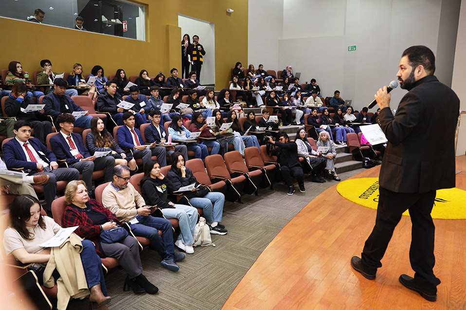 Participan estudiantes de SD en Cumbre Binacional de Liderazgo - El Latino